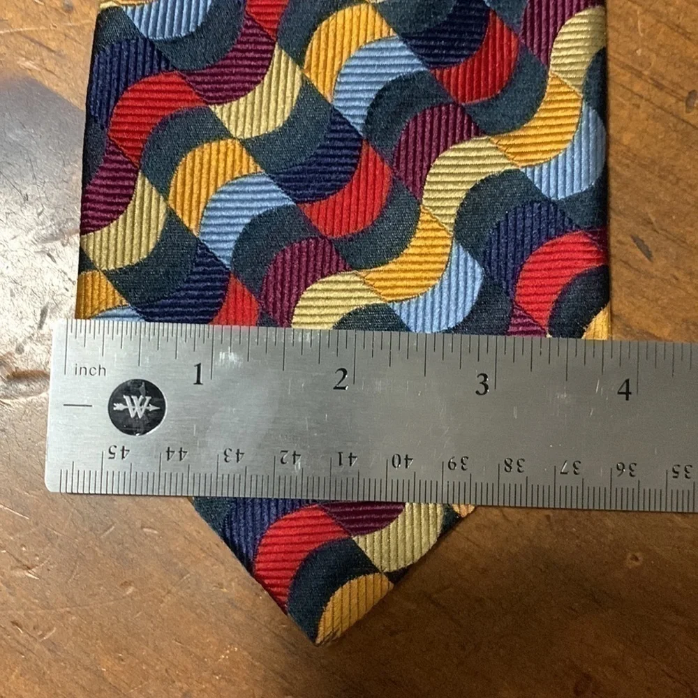 Vintage Neiman Marcus navy, red, gold and blue 100% seta silk necktie - Picture 9 of 10